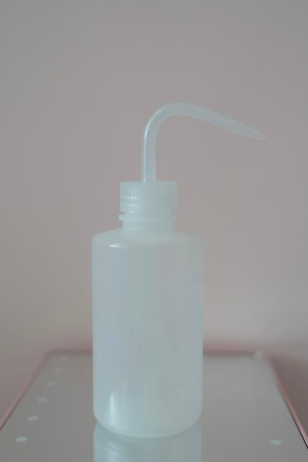 SQUEEZE BOTTLE