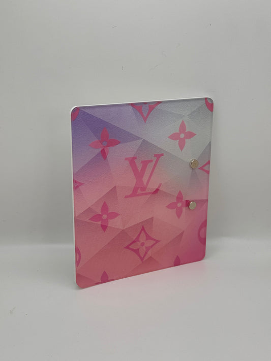 LOUIE LASH TILE